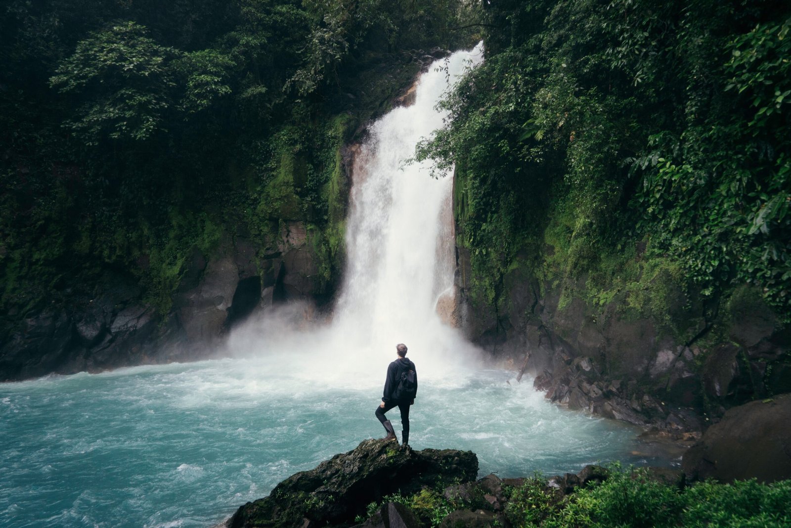 travel by foot meaning